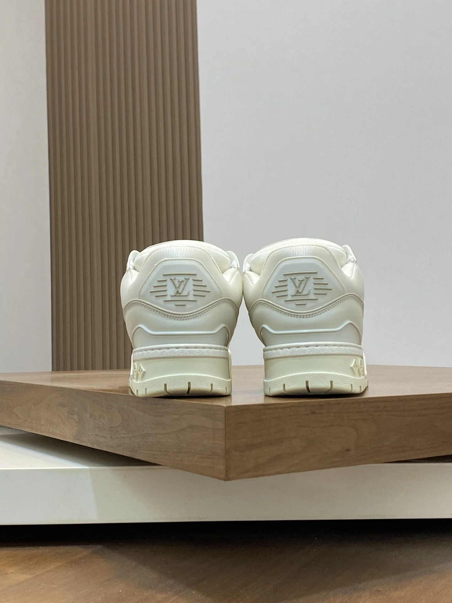 Cozy Louis Vuitton Trainer Sneaker 31013