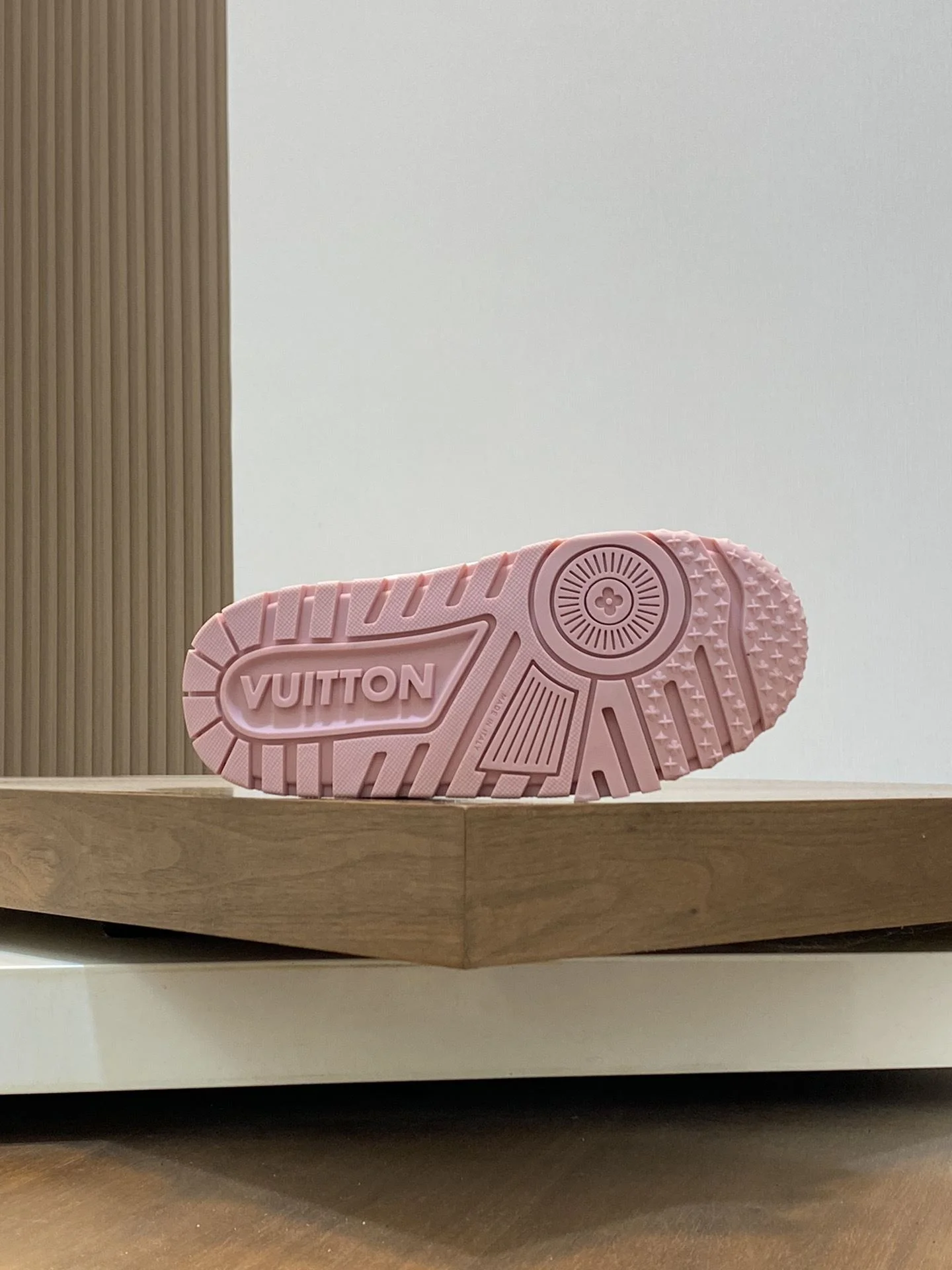 Louis Vuitton Trainer Sneaker Bold 30989