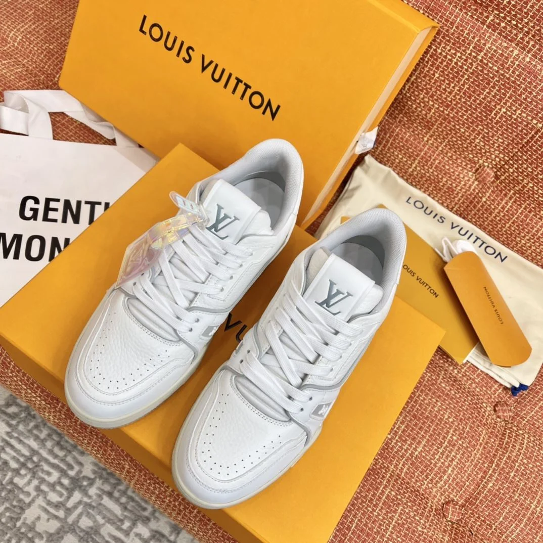 Flexible Louis Vuitton Trainer Sneaker 31008