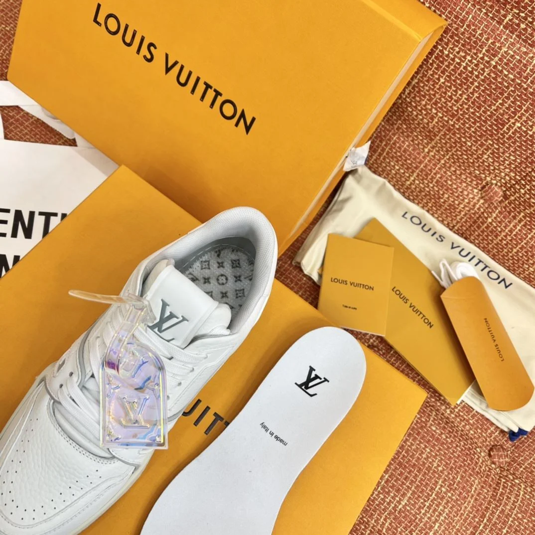 Flexible Louis Vuitton Trainer Sneaker 31008