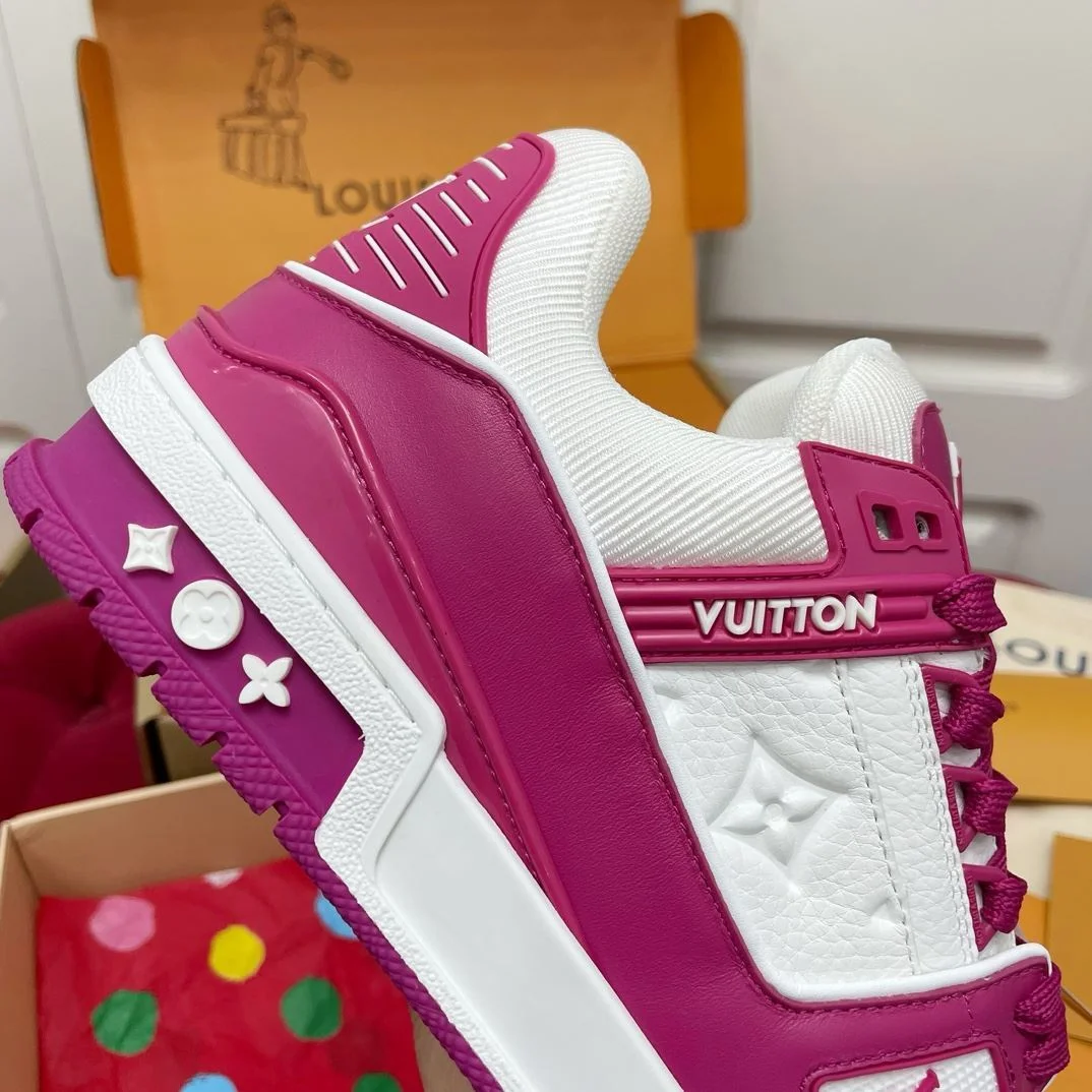 Sophisticated Louis Vuitton Trainer Sneaker 30987