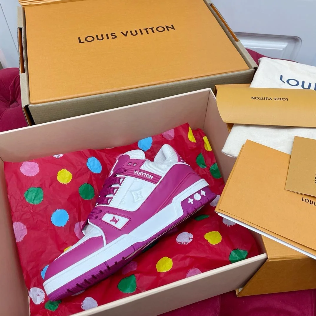 Sophisticated Louis Vuitton Trainer Sneaker 30987