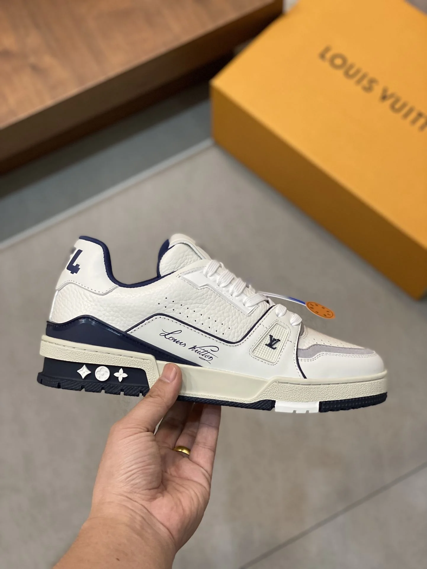 WellDesigned Louis Vuitton Trainer Sneaker 30962