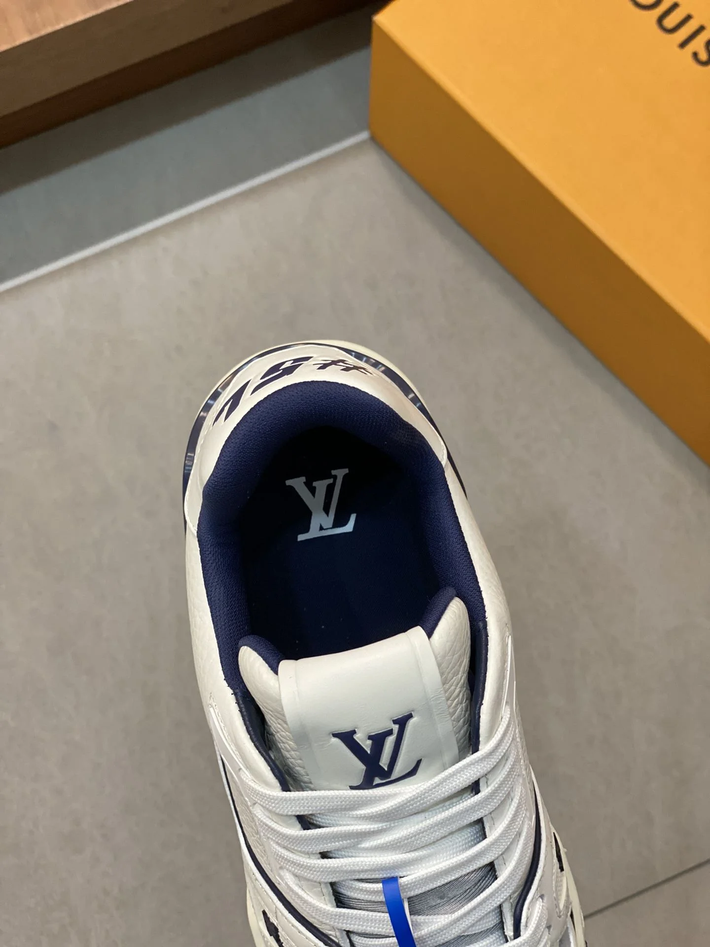 WellDesigned Louis Vuitton Trainer Sneaker 30962