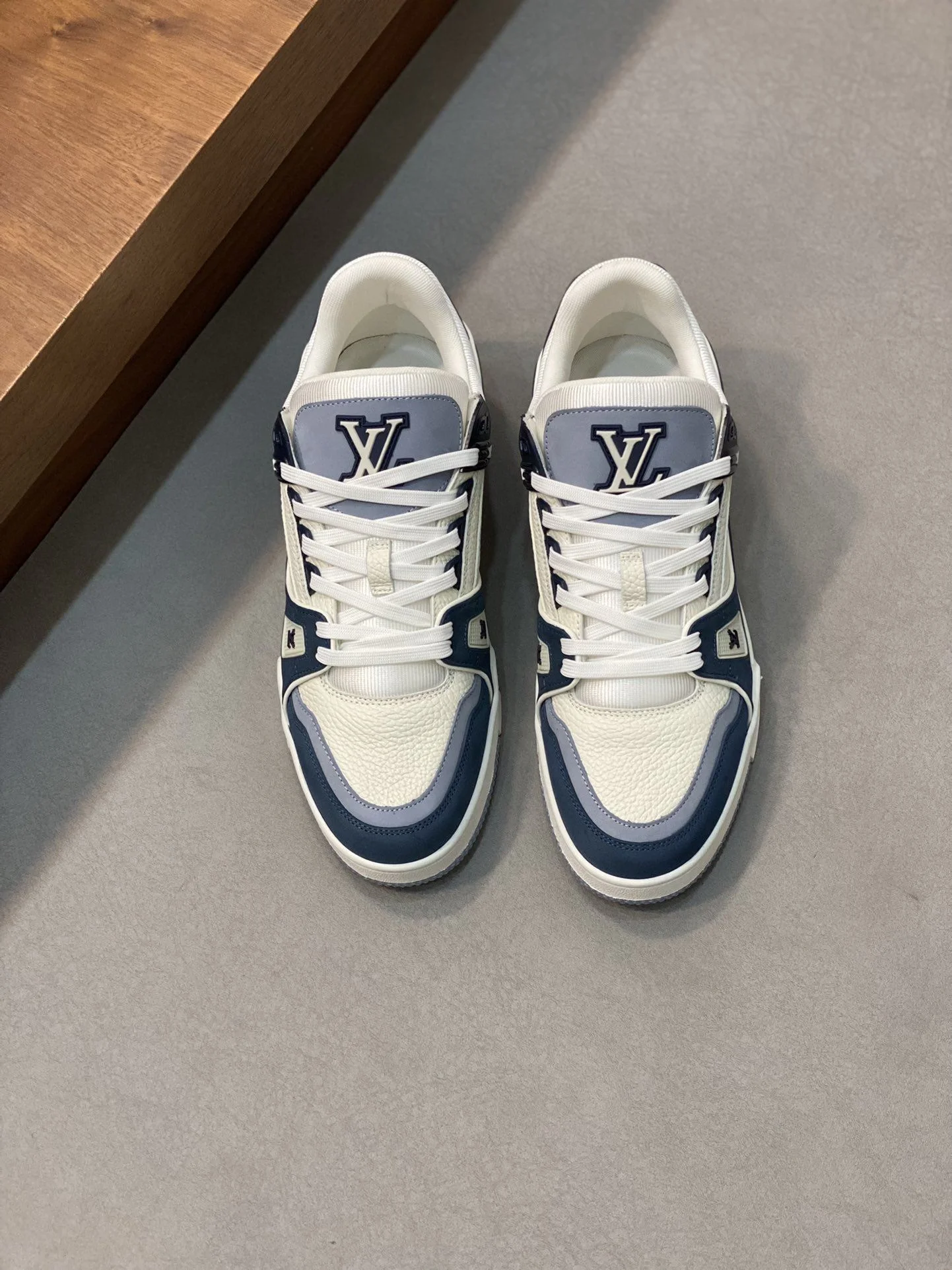 Louis Vuitton Trainer Sneaker Durable 30968