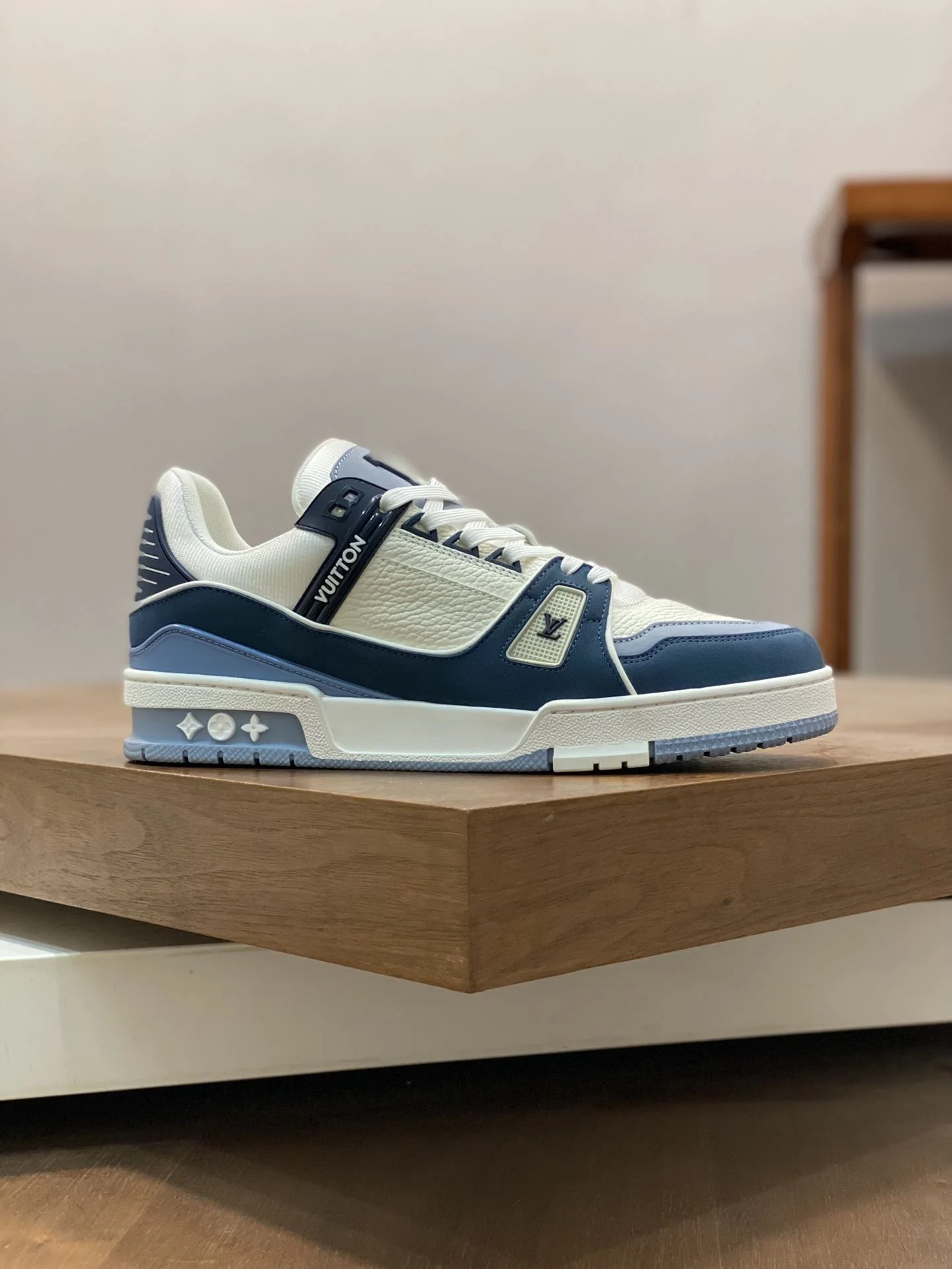 Louis Vuitton Trainer Sneaker Durable 30968