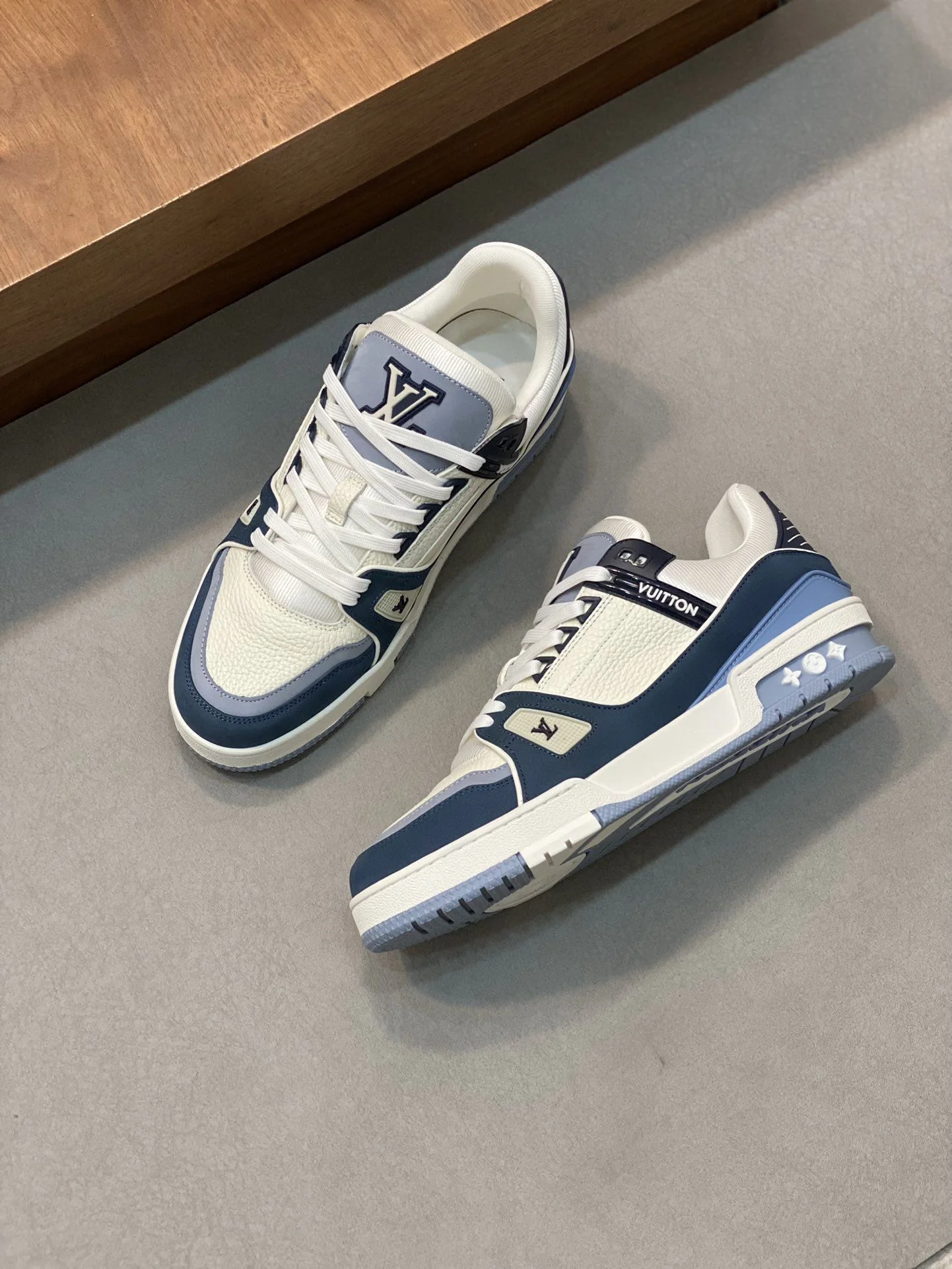 Louis Vuitton Trainer Sneaker Durable 30968