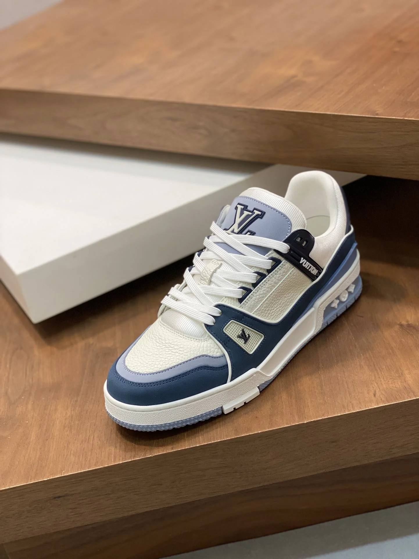 Louis Vuitton Trainer Sneaker Durable 30968