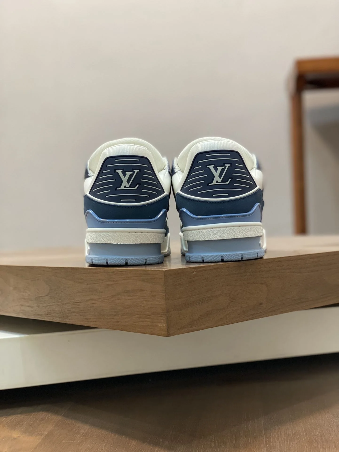 Louis Vuitton Trainer Sneaker Durable 30968