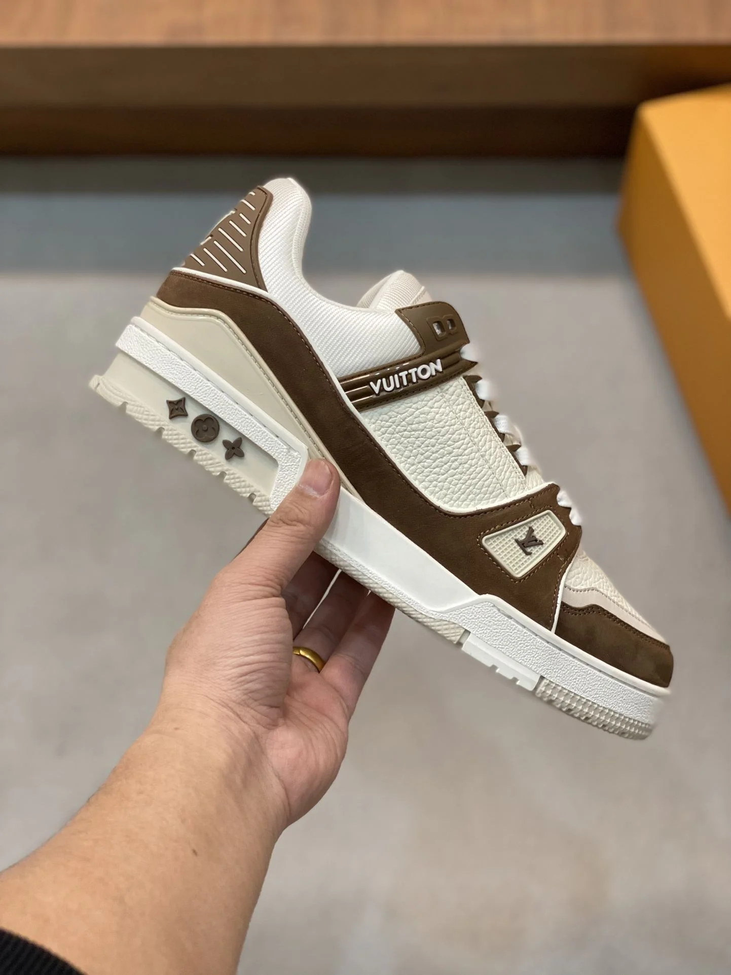 Louis Vuitton Trainer Sneaker TimelessDesign 30972