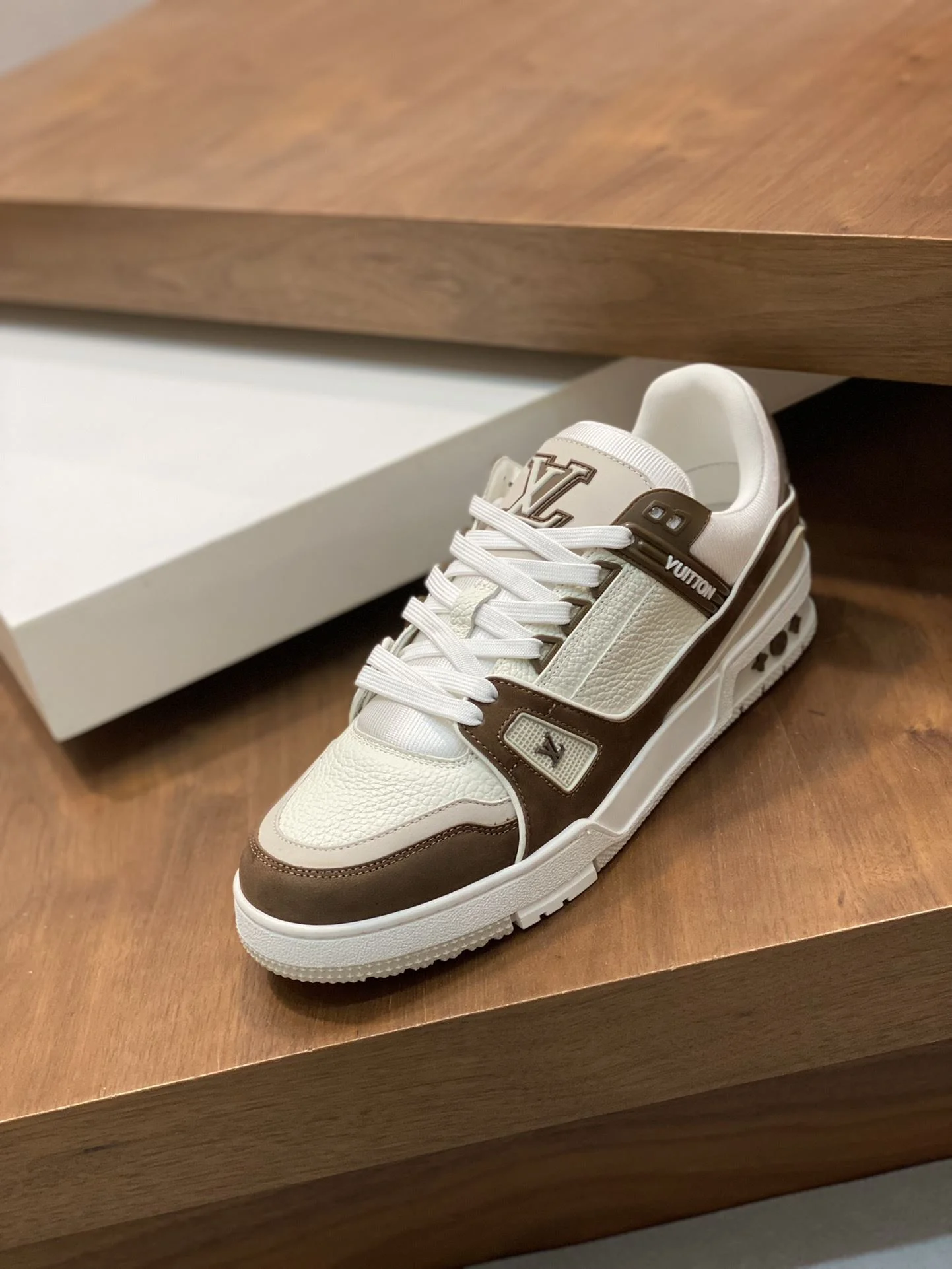 Louis Vuitton Trainer Sneaker TimelessDesign 30972