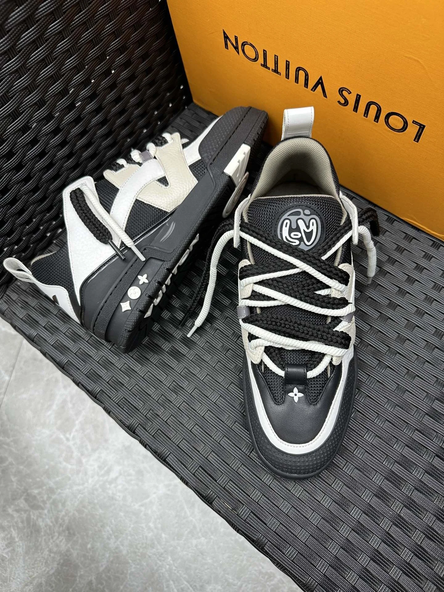 Louis Vuitton Trainer Sneaker MoistureWicking 30966