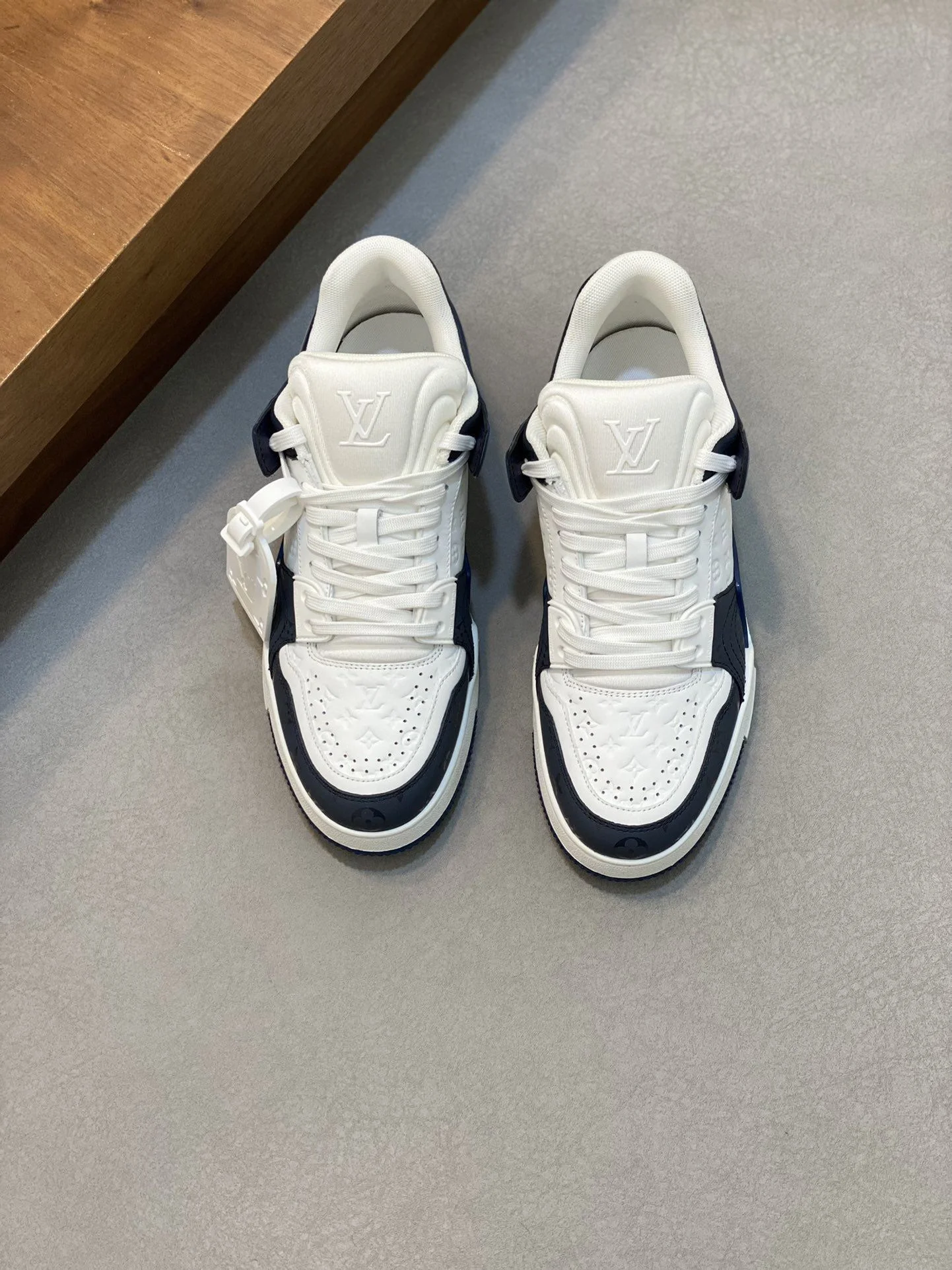 Versatile Louis Vuitton Trainer Sneaker 30965