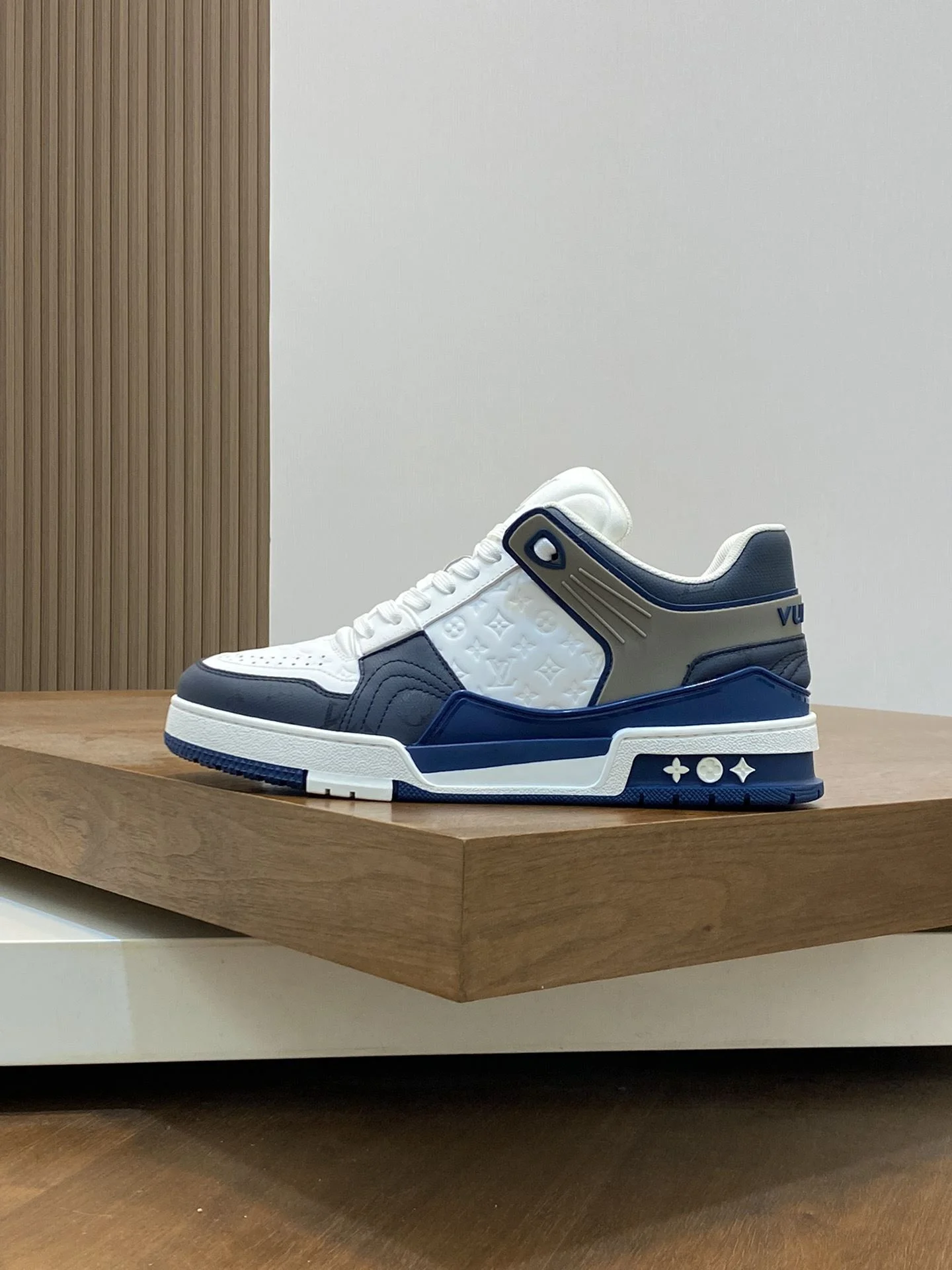 Versatile Louis Vuitton Trainer Sneaker 30965