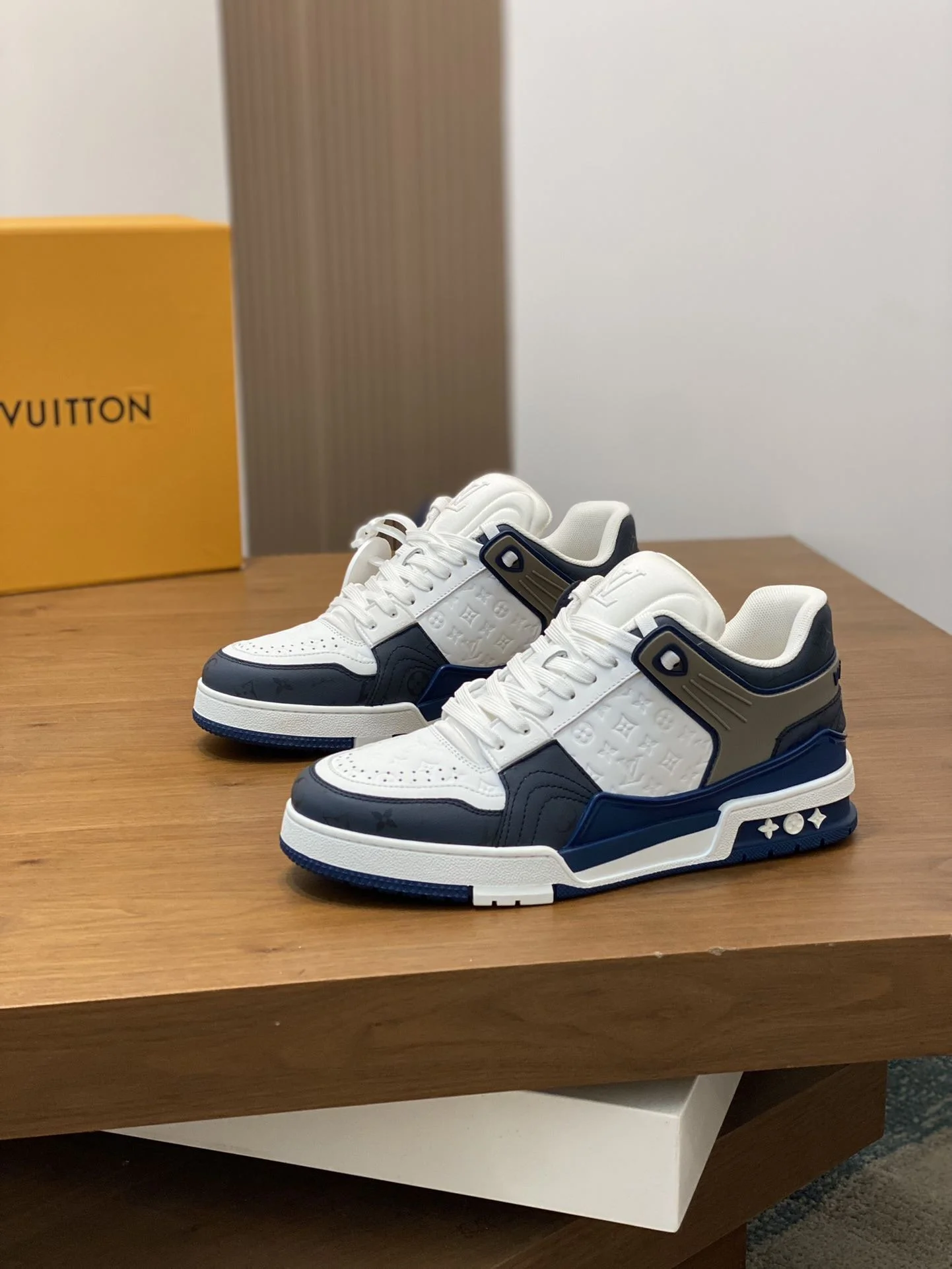 Versatile Louis Vuitton Trainer Sneaker 30965
