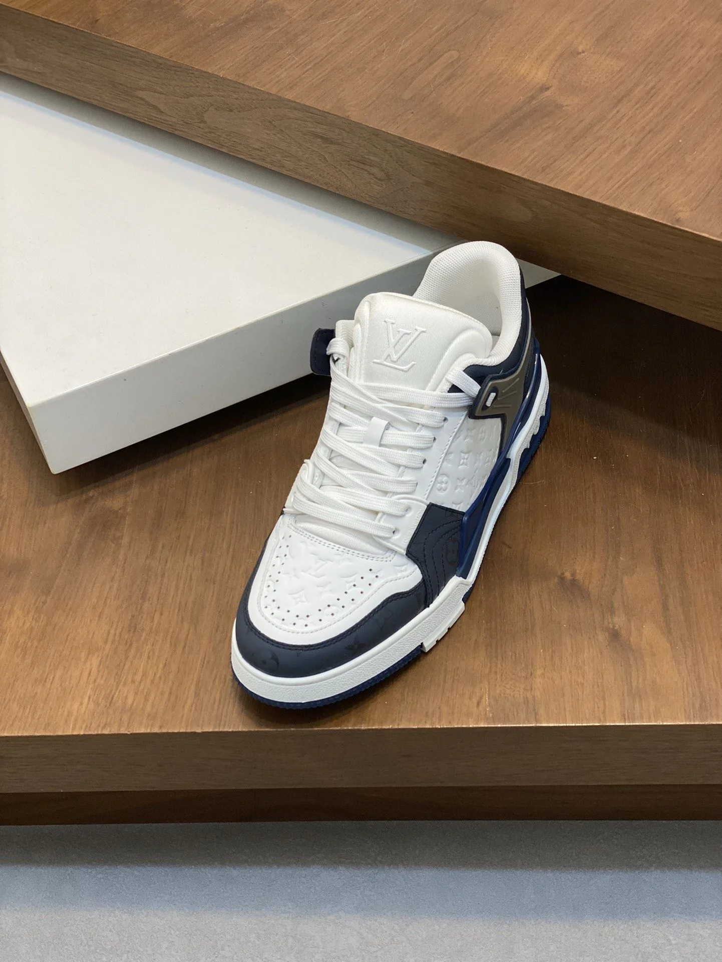 Versatile Louis Vuitton Trainer Sneaker 30965