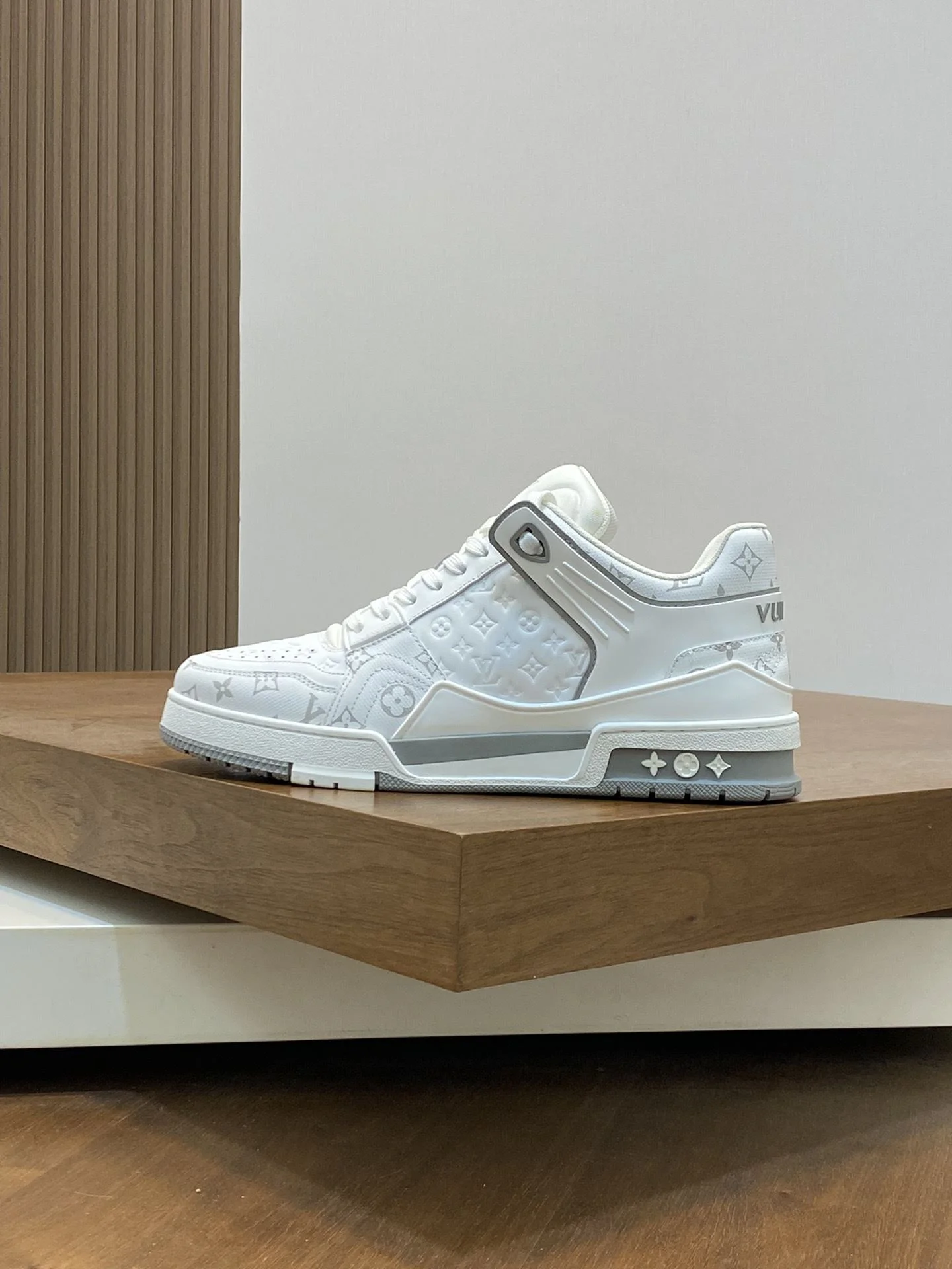 TopPick Louis Vuitton Trainer Sneaker 30959
