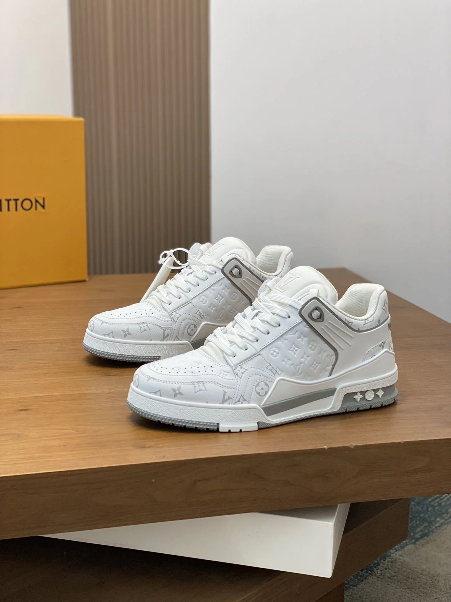 TopPick Louis Vuitton Trainer Sneaker 30959