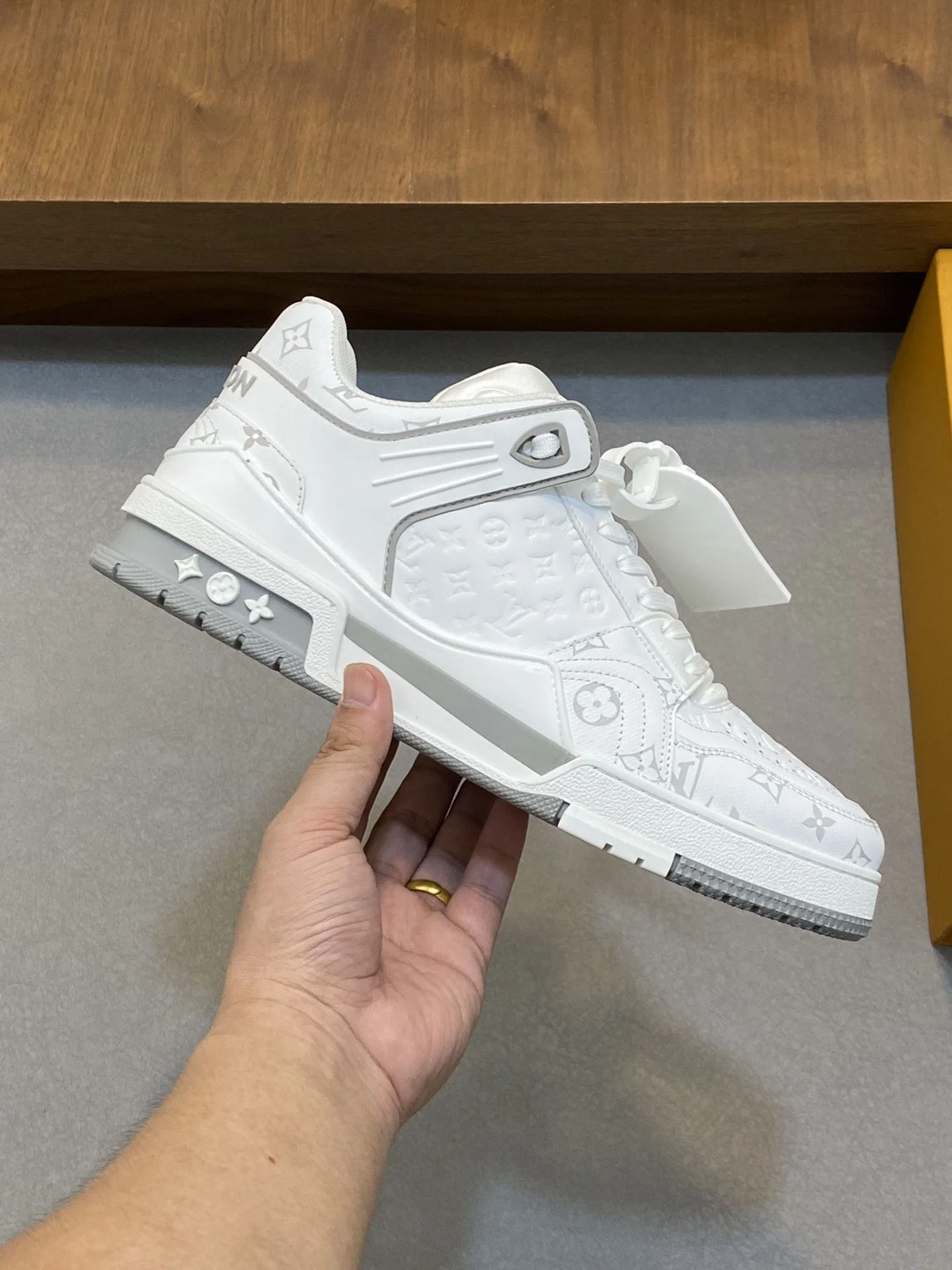 TopPick Louis Vuitton Trainer Sneaker 30959
