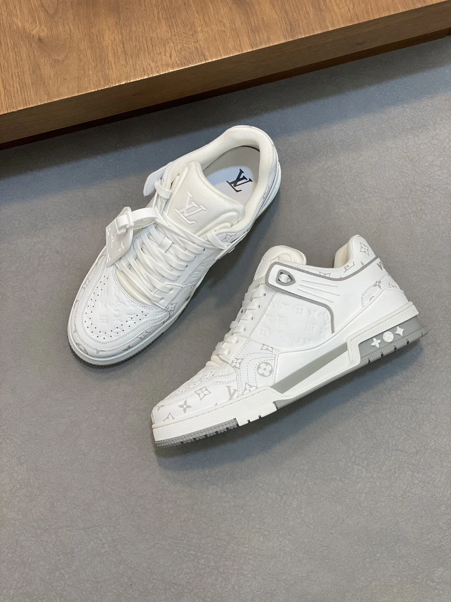 TopPick Louis Vuitton Trainer Sneaker 30959