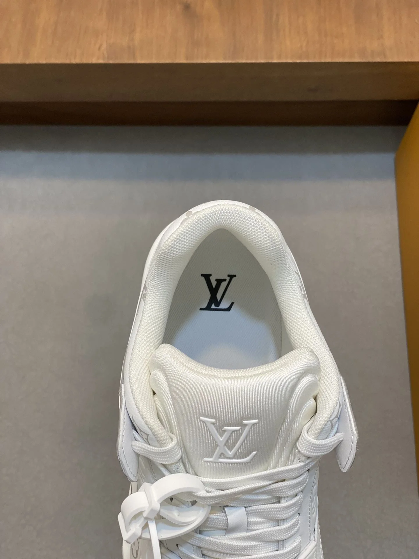 TopPick Louis Vuitton Trainer Sneaker 30959