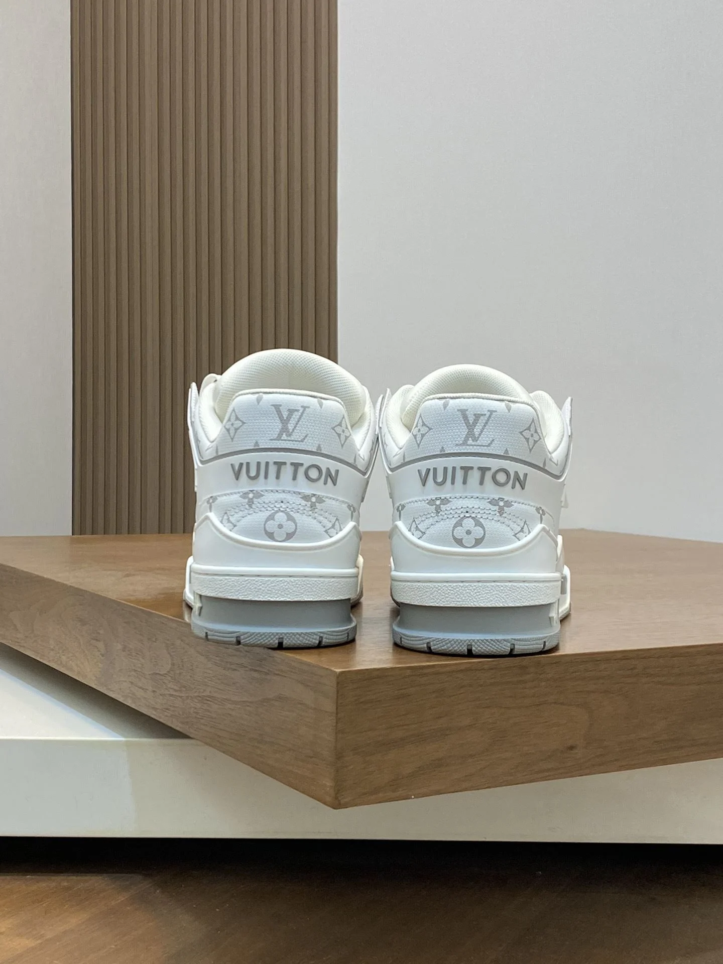 TopPick Louis Vuitton Trainer Sneaker 30959
