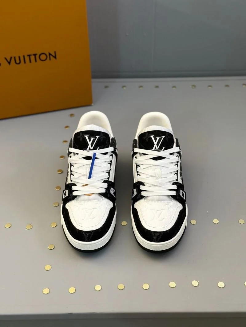 Classic Louis Vuitton Trainer Sneaker 30980