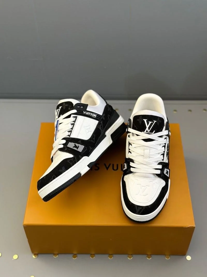Classic Louis Vuitton Trainer Sneaker 30980