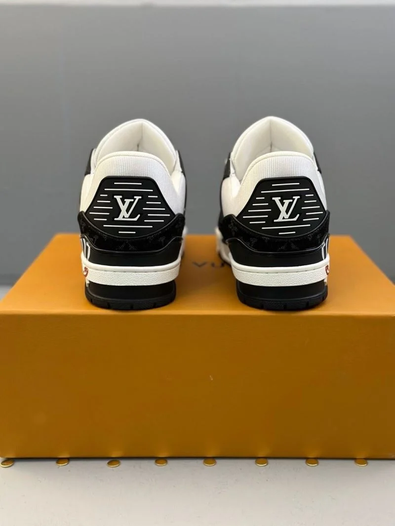 Classic Louis Vuitton Trainer Sneaker 30980