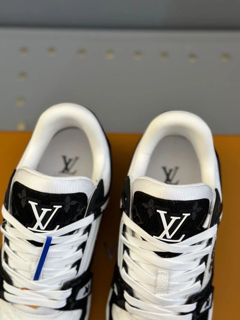 Classic Louis Vuitton Trainer Sneaker 30980