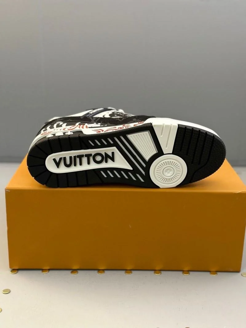 Classic Louis Vuitton Trainer Sneaker 30980