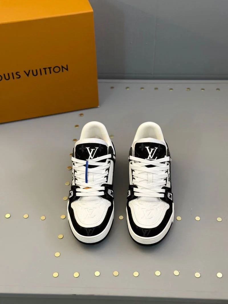 Flexible Louis Vuitton Trainer Sneaker 30978