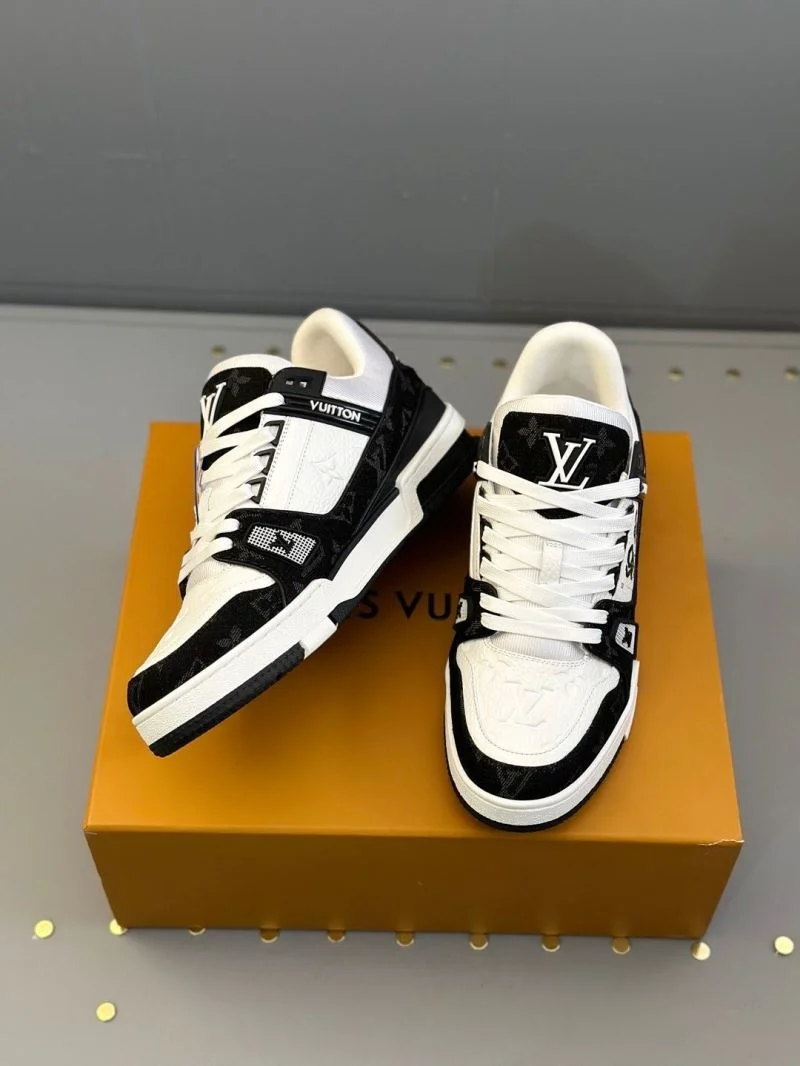 Flexible Louis Vuitton Trainer Sneaker 30978