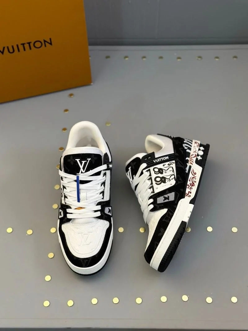 Flexible Louis Vuitton Trainer Sneaker 30978