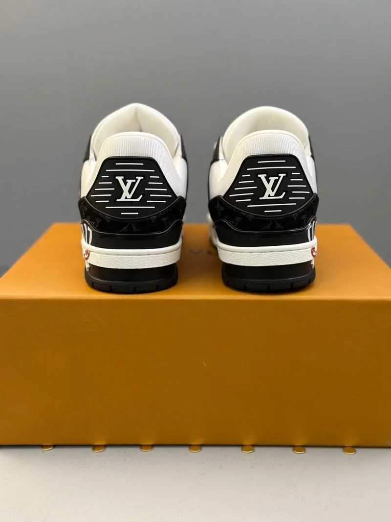 Flexible Louis Vuitton Trainer Sneaker 30978