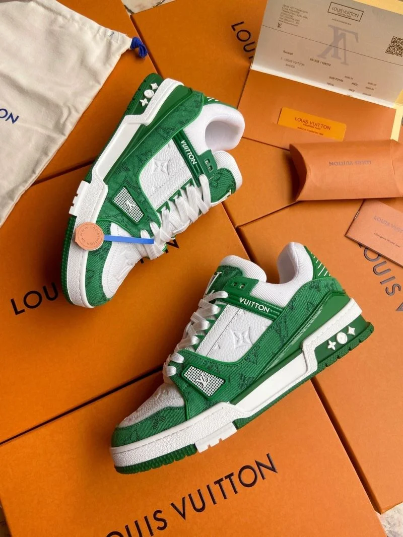 Lightweight Louis Vuitton Trainer Sneaker 30950