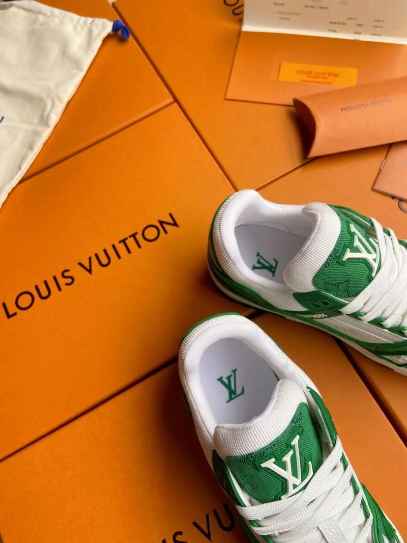 Lightweight Louis Vuitton Trainer Sneaker 30950