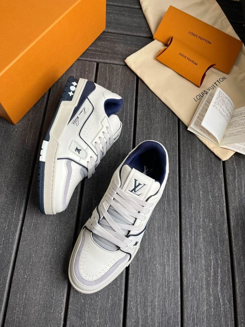 Timeless Louis Vuitton Trainer Sneaker 30948