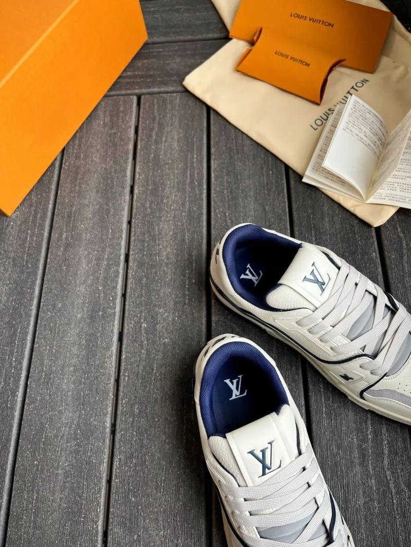 Timeless Louis Vuitton Trainer Sneaker 30948