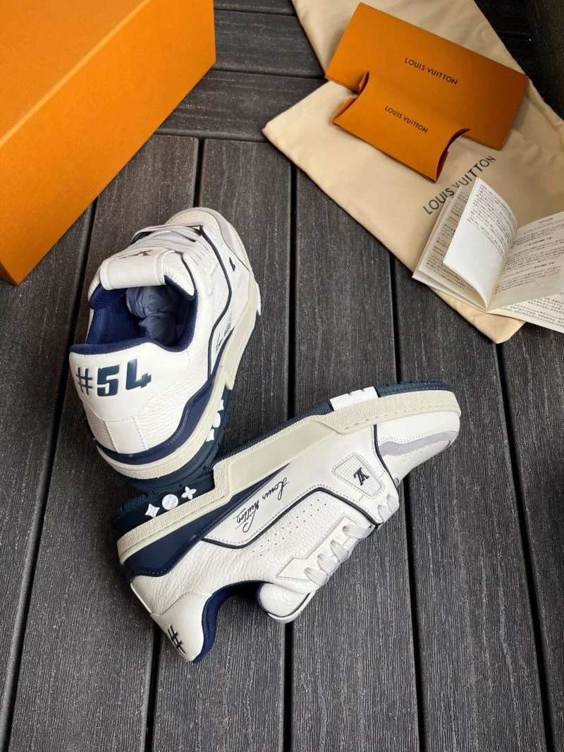 Timeless Louis Vuitton Trainer Sneaker 30948