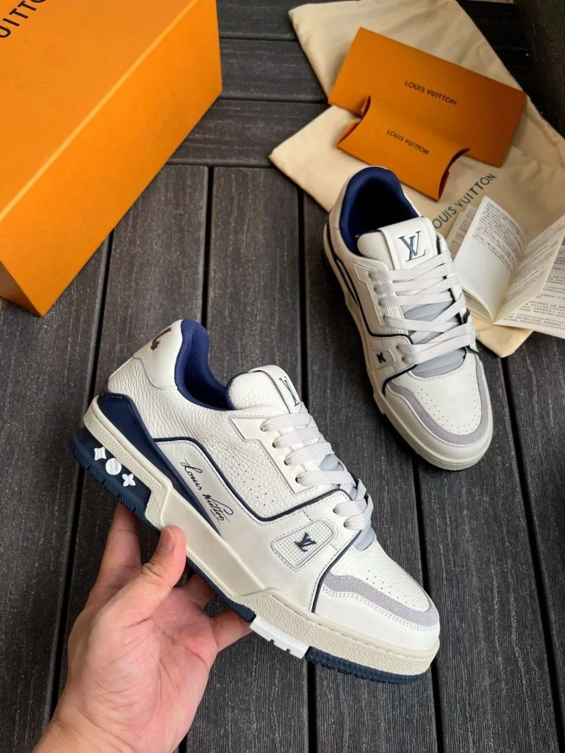 Timeless Louis Vuitton Trainer Sneaker 30948