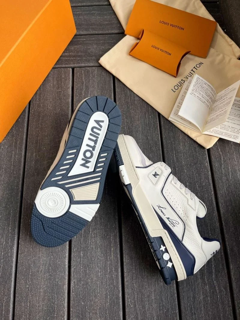 Timeless Louis Vuitton Trainer Sneaker 30948