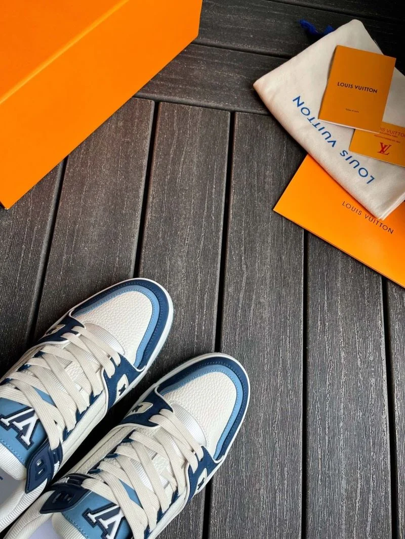 Cozy Louis Vuitton Trainer Sneaker 30940