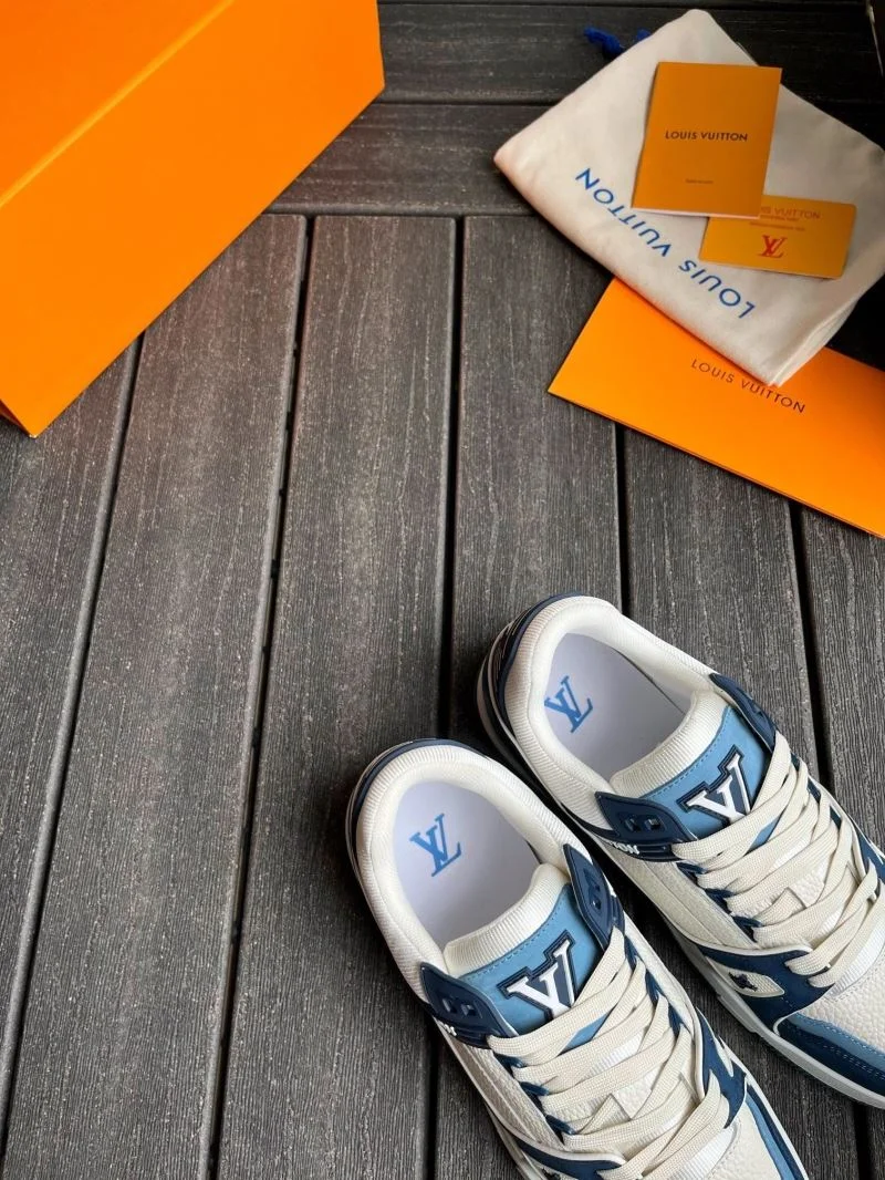 Cozy Louis Vuitton Trainer Sneaker 30940