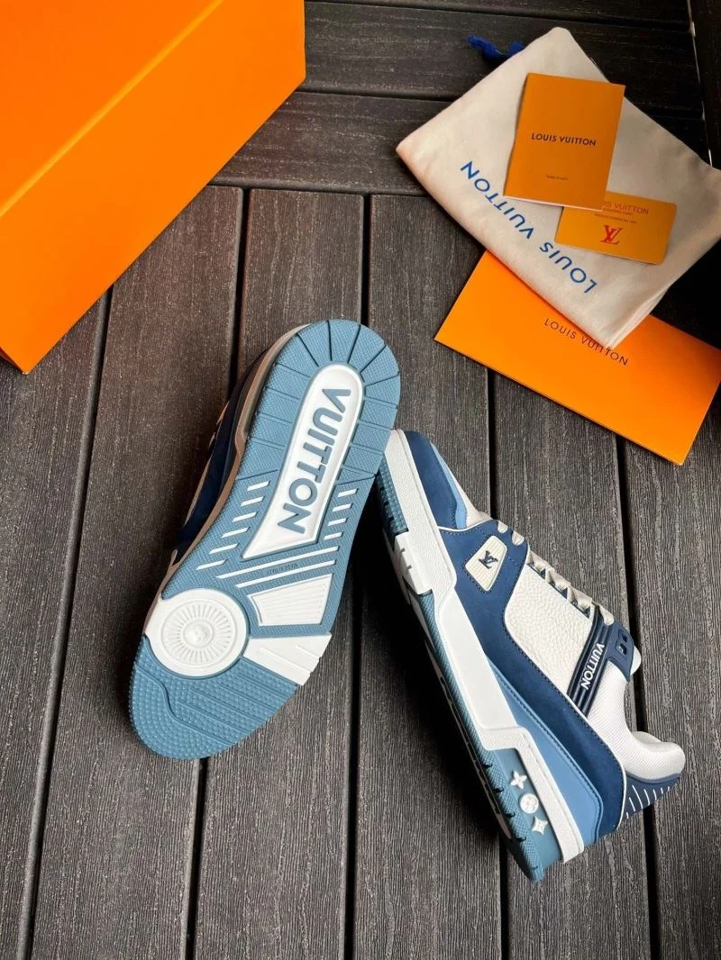 Cozy Louis Vuitton Trainer Sneaker 30940