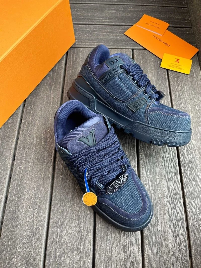 Casual Louis Vuitton Trainer Sneaker 30923