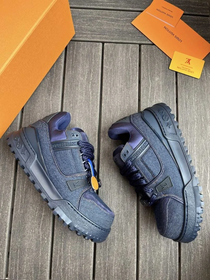 Casual Louis Vuitton Trainer Sneaker 30923