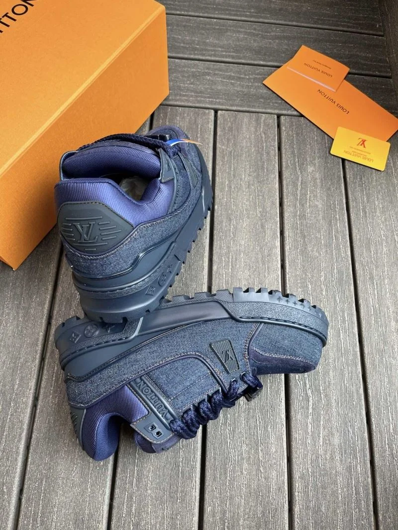 Casual Louis Vuitton Trainer Sneaker 30923