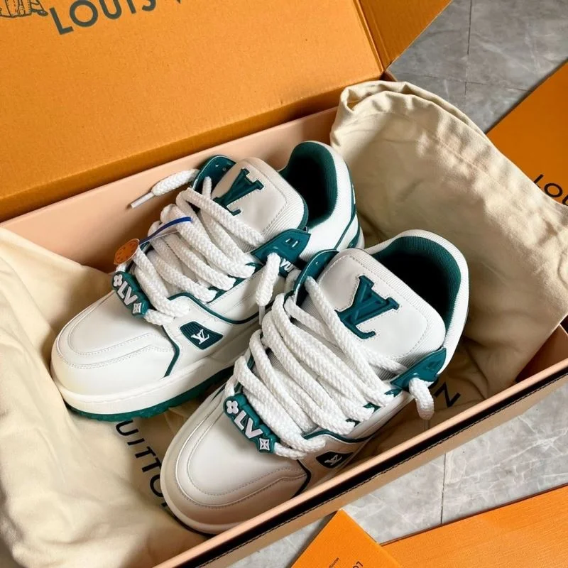 Functional Louis Vuitton Trainer Sneaker 30932