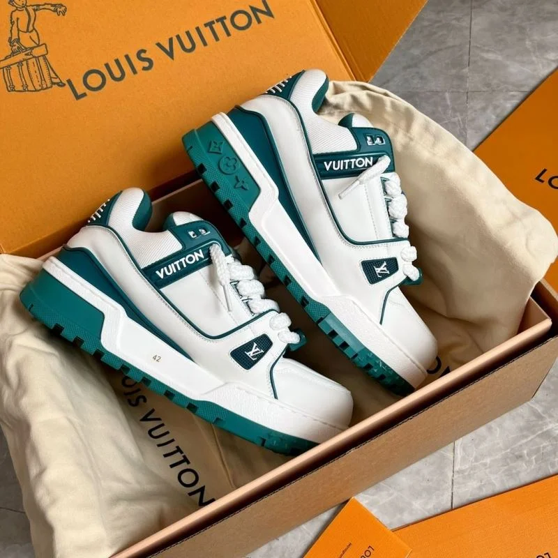 Functional Louis Vuitton Trainer Sneaker 30932